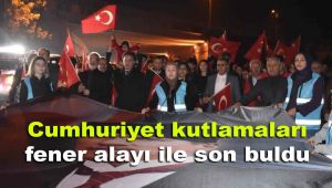 Cumhuriyet kutlamaları fener alayı ile son buldu