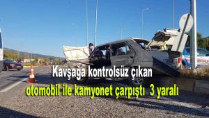 Kavşağa kontrolsüz çıkan otomobil ile kamyonet çarpıştı : 3 yaralı
