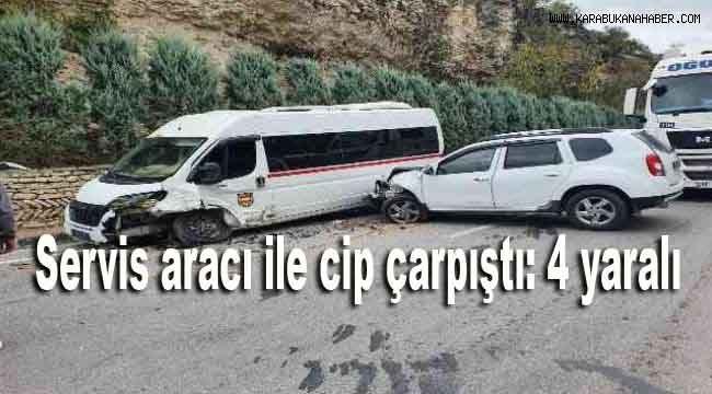 Servis aracı ile cip çarpıştı: 4 yaralı