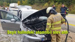 Seyir halindeki otomobil alev aldı