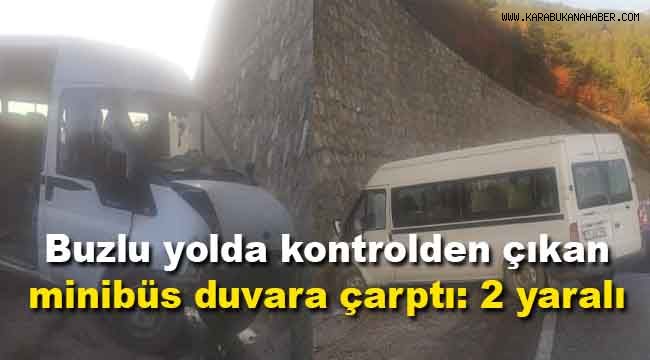 Buzlu yolda kontrolden çıkan minibüs duvara çarptı: 2 yaralı