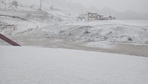 Karabük'ün yüksek kesimlerinde mevsimin ilk karı etkili oluyor