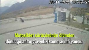 Motosiklet sürücüsünün ölümden döndüğü anlar güvenlik kamerasına yansıdı