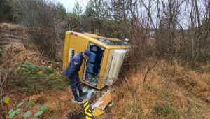 Yolcu minibüsü şarampole devrildi: 7 yaralı