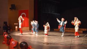Engelliler resim, el işi ve folklorde hünerlerini sergiledi