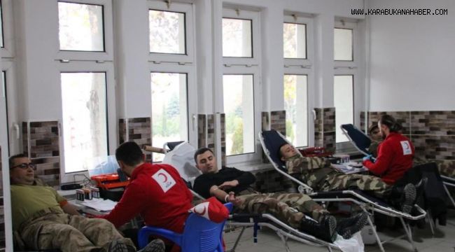 Mehmetçik kan ve kök hücre bağışında bulundu
