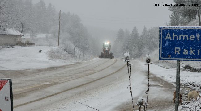 Karabük-Bartın karayolunda yoğun kar yağışı etkili oluyor