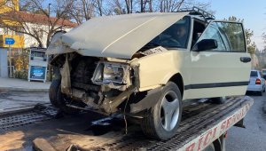 Karabük'te iki otomobil çarpıştı : 1 yaralı