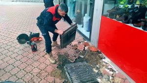 Mazgal içerisinde mahsur kalan kediyi itfaiye kurtardı