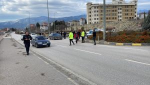 Çöp kamyonu ile çarpışan otomobil sürücüsü yaralandı