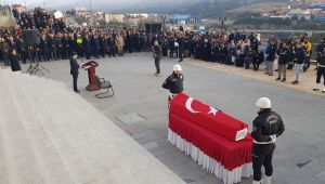 Depremde hayatını kaybeden polis memuru, eşinin yanına defnedildi