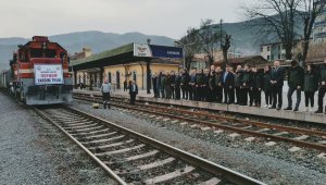 Odun yüklü 20 vagon deprem bölgesine gitmek üzere yola çıktı