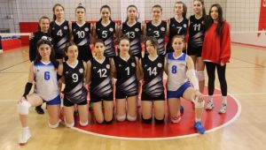 Karabük Gençlikspor Kadın Voleybol Takımı Adım Adım 2. Lige Yürüyor