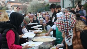Karabük'te ilk geleneksel mahalle iftarı Aydınlıkevler'de yapıldı