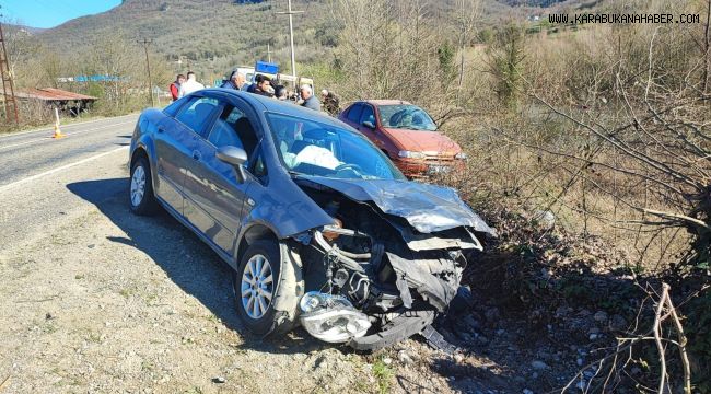 Karabük'te otomobiller çarpıştı: 1'i ağır 2 yaralı