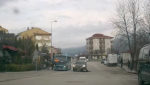 Koşarak yola fırlayan çocuk cipin altında kalmaktan son anda kurtuldu