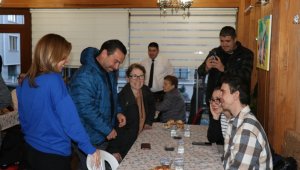Engelsiz Kafe'de özel çocuklarla iftar