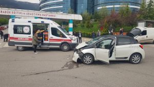 Karabük'te iki otomobil çarpıştı: 2 yaralı