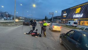 Işık ihlali yapan otomobil motosiklete çarptı: 1 yaralı