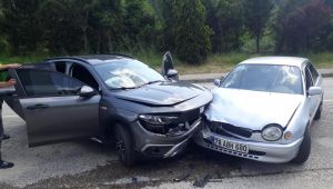 Karabük'te iki otomobil çarpıştı: 2'si çocuk 5 yaralı