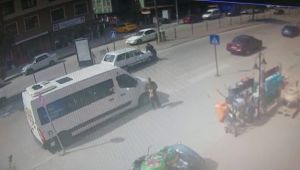 Otomobilin yayaya çarpma anları kameraya yansıdı