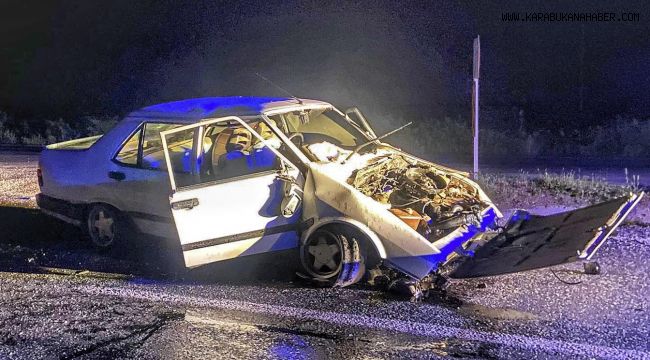 Refüje çarpan otomobilin sürücüsü yaralandı