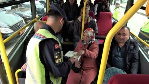 Trafik Haftası'nda sürücülere lokum dağıttılar