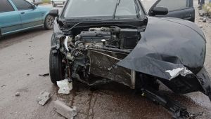 Kavşakta çarpıştılar: 1'i ağır 6 yaralı