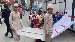 Öğrenciler farkındalık oluşturmak için gösteri yaptı