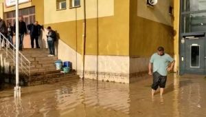 Su basan okulda temizlik çalışmaları başladı