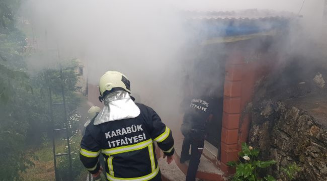 Tek katlı ev alevlere teslim oldu