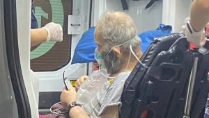 Yangında dumandan etkilenen yaşlı adam hastaneye kaldırıldı