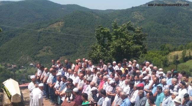 Oğlunu kurtarmak isterken ölen baba memleketinde toprağa verildi