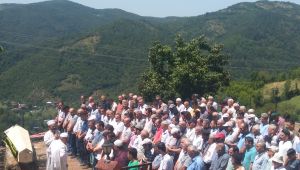 Oğlunu kurtarmak isterken ölen baba memleketinde toprağa verildi