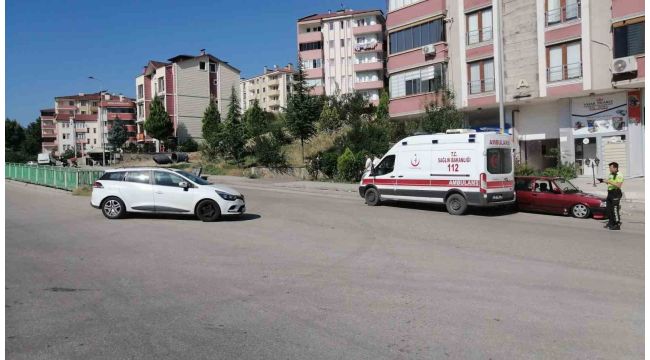 Otomobil ile motosiklet çapıştı: 1 yaralı