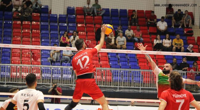 Türkiye şampiyonaya galibiyetle başladı