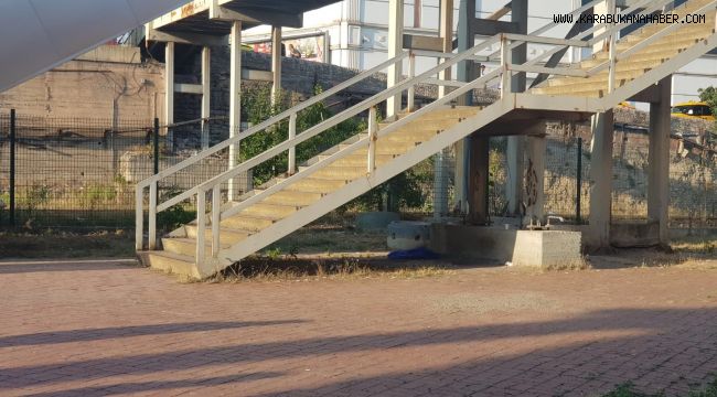 Yürüyen merdivenin altında yeni doğmuş bebek cesedi bulundu
