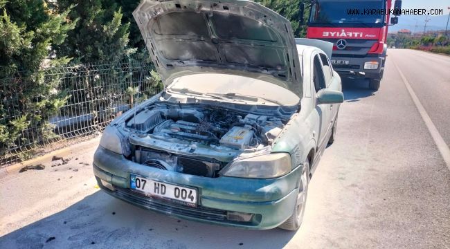 Alev alan otomobilde maddi hasar oluştu