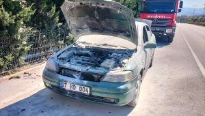 Alev alan otomobilde maddi hasar oluştu