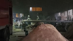 İtfaiyenin hızlı müdahalesi yangının büyümesini engelledi