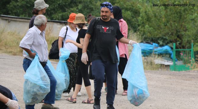Karabük'te akademisyenlerle köylüler çevre temizliği yaptı