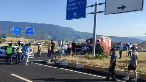Karayolları aracı ile otomobil çarpıştı: 6 yaralı