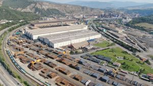 KARDEMİR'de çekme motorundan kurtulan vagonlar park halindeki diğer vagonlara çarptı