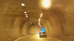 Tünellerde şerit değiştirerek trafiği tehlikeye atan sürücüye bin 387 lira ceza