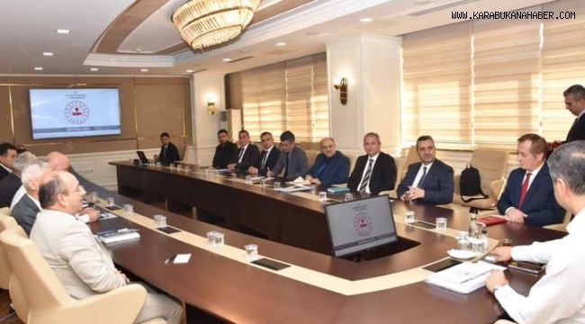 Vali Yavuz, İl Özel İdare Çalışmaları Hakkında Brifing Aldı
