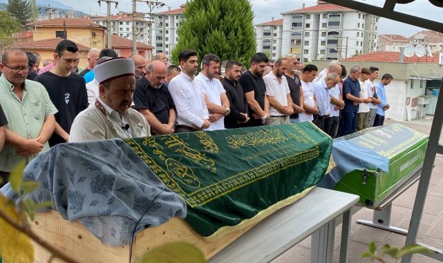 Eşinin av tüfeği ile öldürdüğü kadın ve annesi toprağa verildi