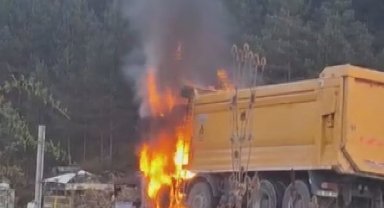 Hafriyat kamyonu alev alev yandı