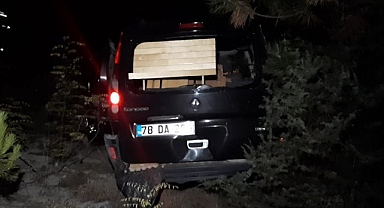 Hayvana çarpmamak için 52 metrelik uçurumdan yuvarlandı : 2 yaralı