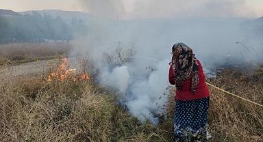 Örtü yangınına hortumla müdahale ettiler