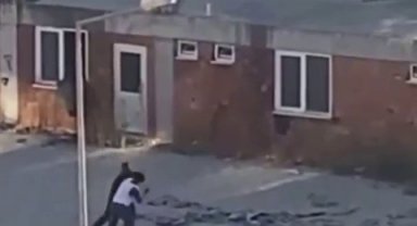Yabancı uyruklu şahısların tekmeli yumruklu kavgası kamerada